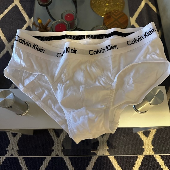 New Calvin Klein - Picture 7 of 8